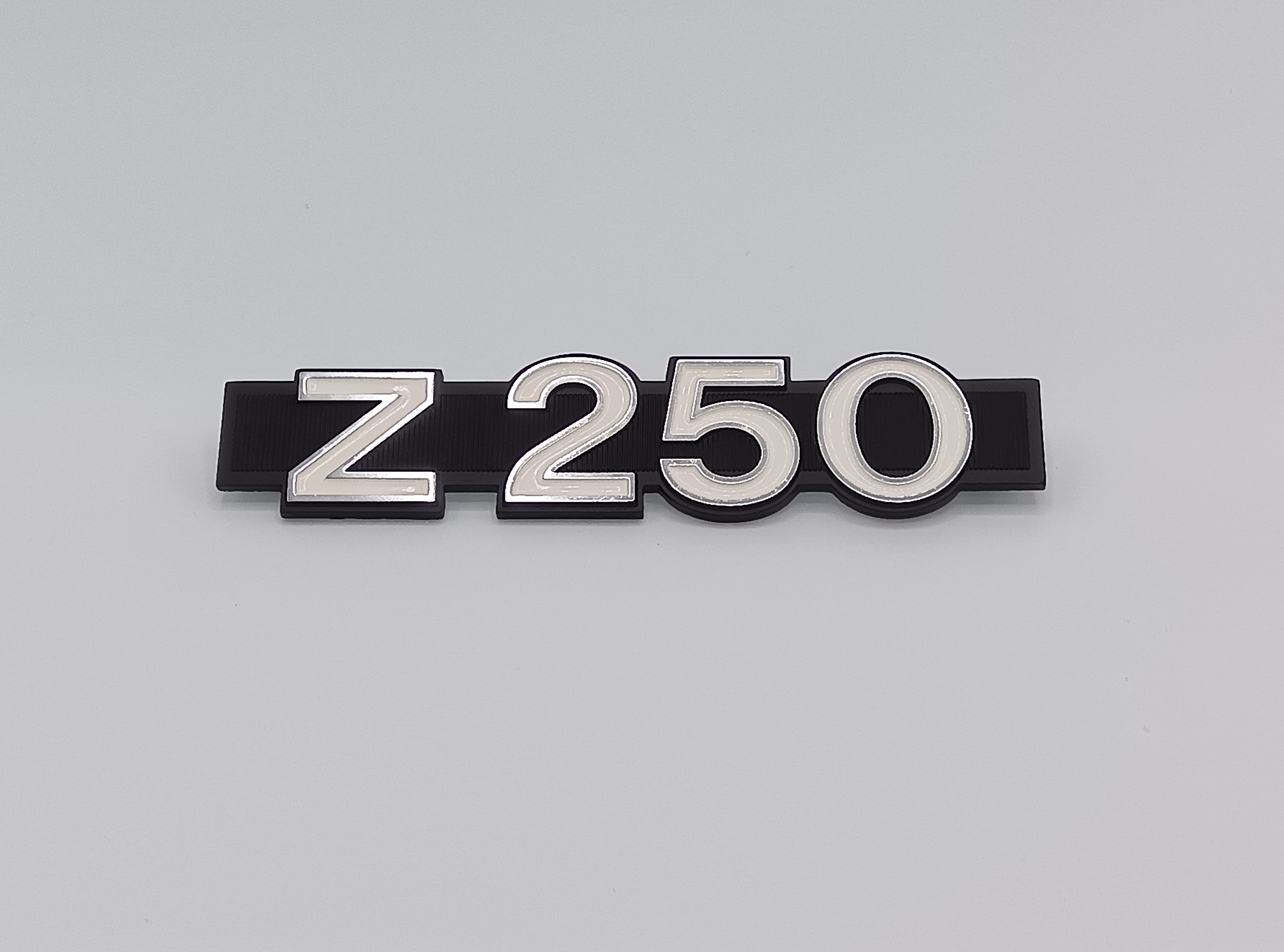 1980年 Z250FT SIDE COVER EMBLEM "Z250"